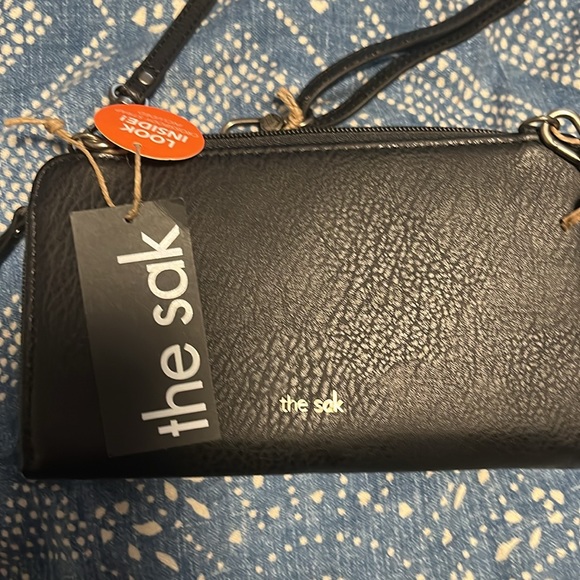 THE SAK HAND CROCHETED LARGE SMARTPHONE CROSSBODY/WRISTLET in Black & White NWT - Picture 6 of 8